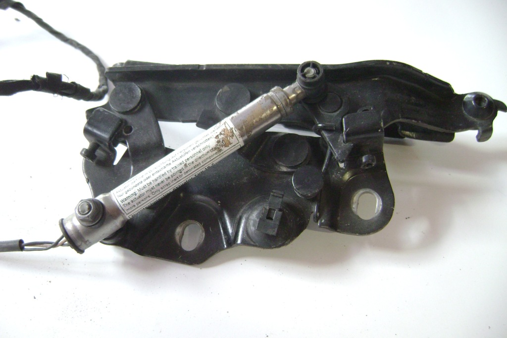 фото №1, Audi a3 8v - петля капот правий