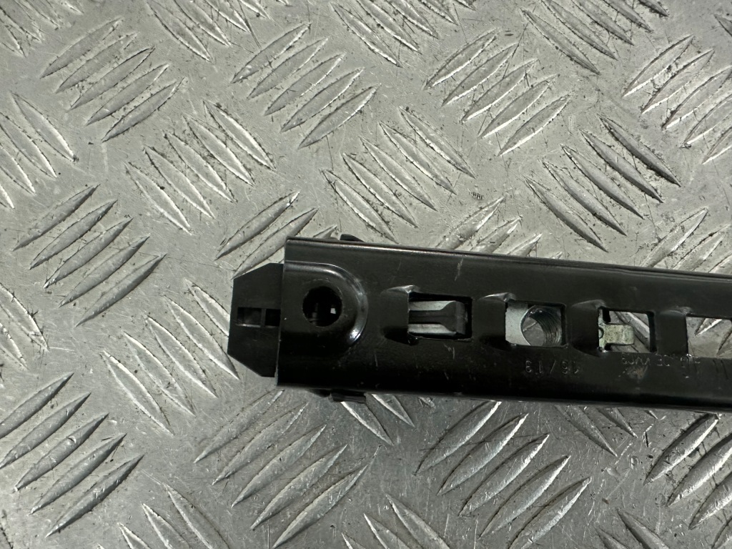 Vw skoda регулювання поперечина повзунок 3c8857819a Недорого