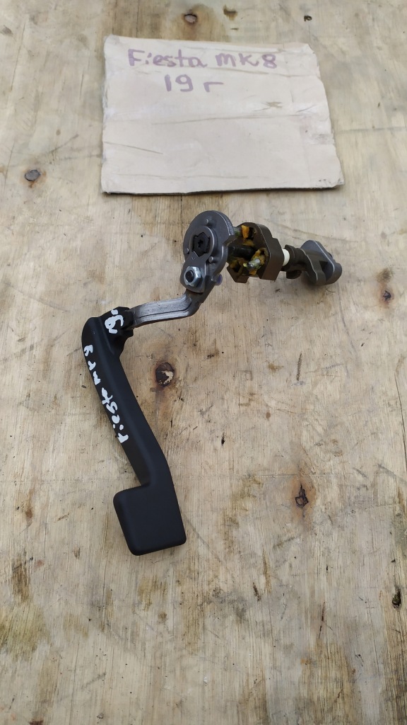 Купити Ford fiesta mk8 ручка кронштейн   регулювання керма оригінальний номер