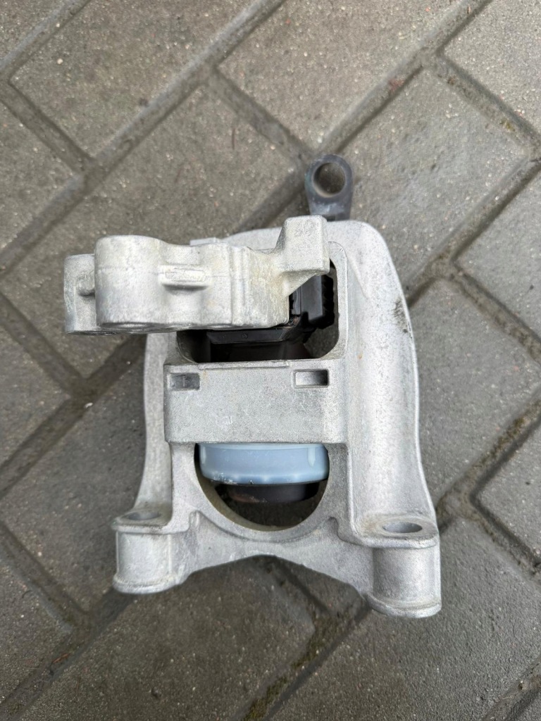 Ford fiesta mk8 1.1 бензин подушка двигателя кронштейн оригинал Оригинал