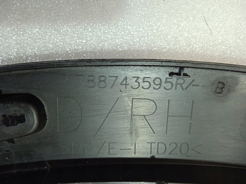 фото №11, Renault kadjar молдинг накладка крыла задняя правая