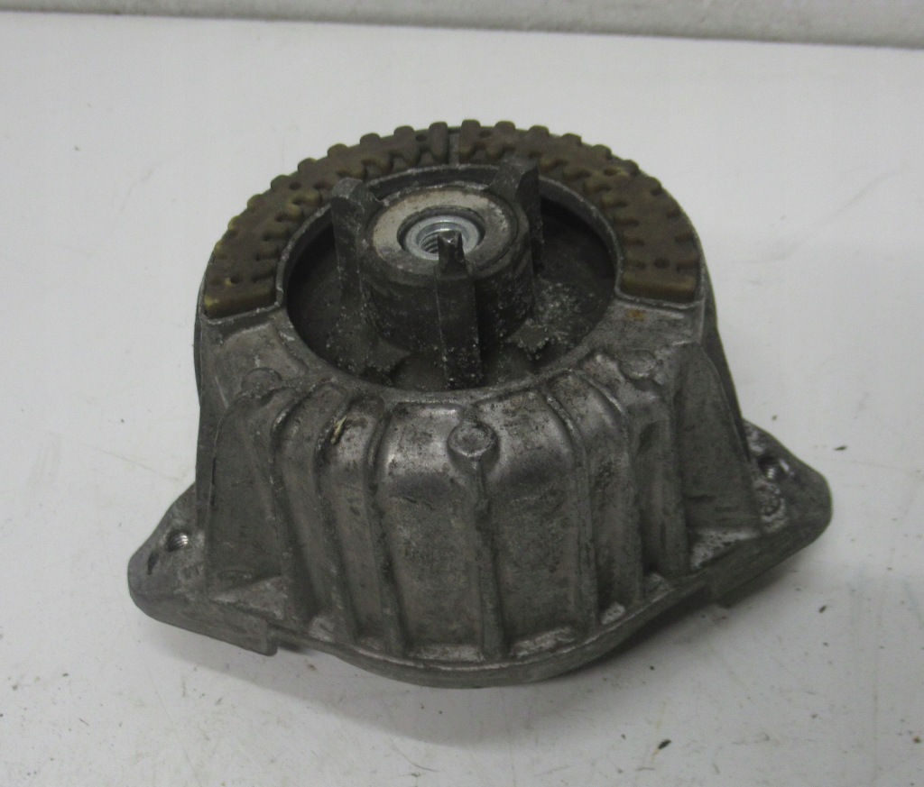 фото №1, Mercedes w212 2.2 cdi подушка двигуна a2122400100