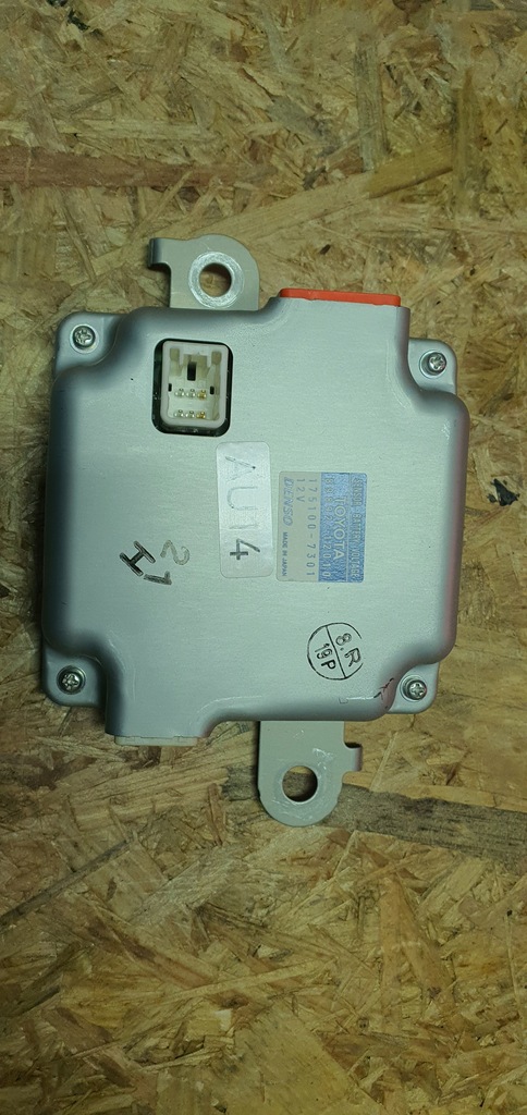 фото №1, Toyota auris ii 1.8 hybrid модуль блок управления аккумулятора