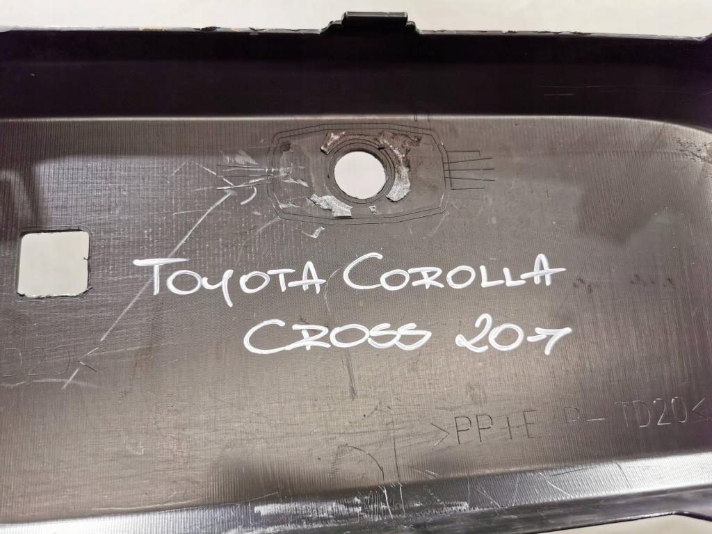 Toyota corolla cross 20- решётка бампера спойлер перед хороший 52129-16030 Оригинал
