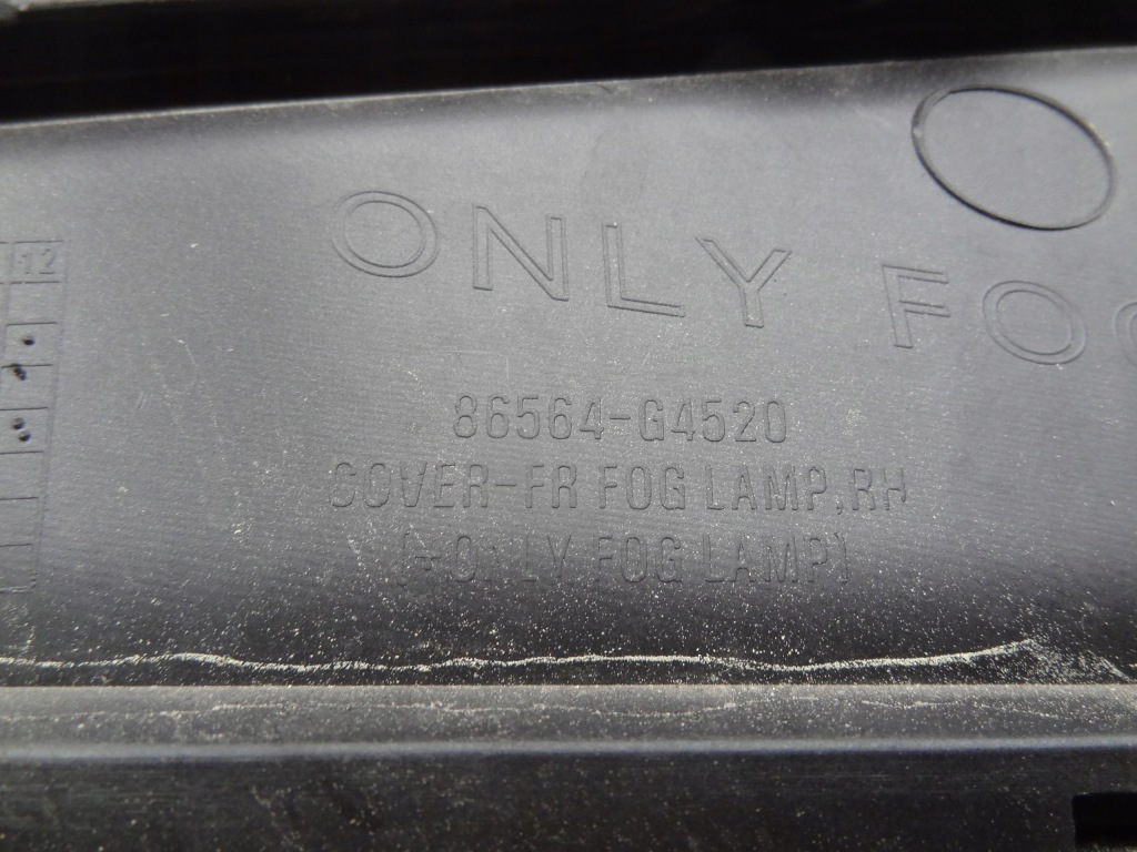 Hyundai i30 рестайлинг  решётка бампера правая 86564-g4520 Киев