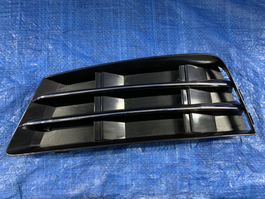 Купити Audi a4 b9 ліва решітка бампера