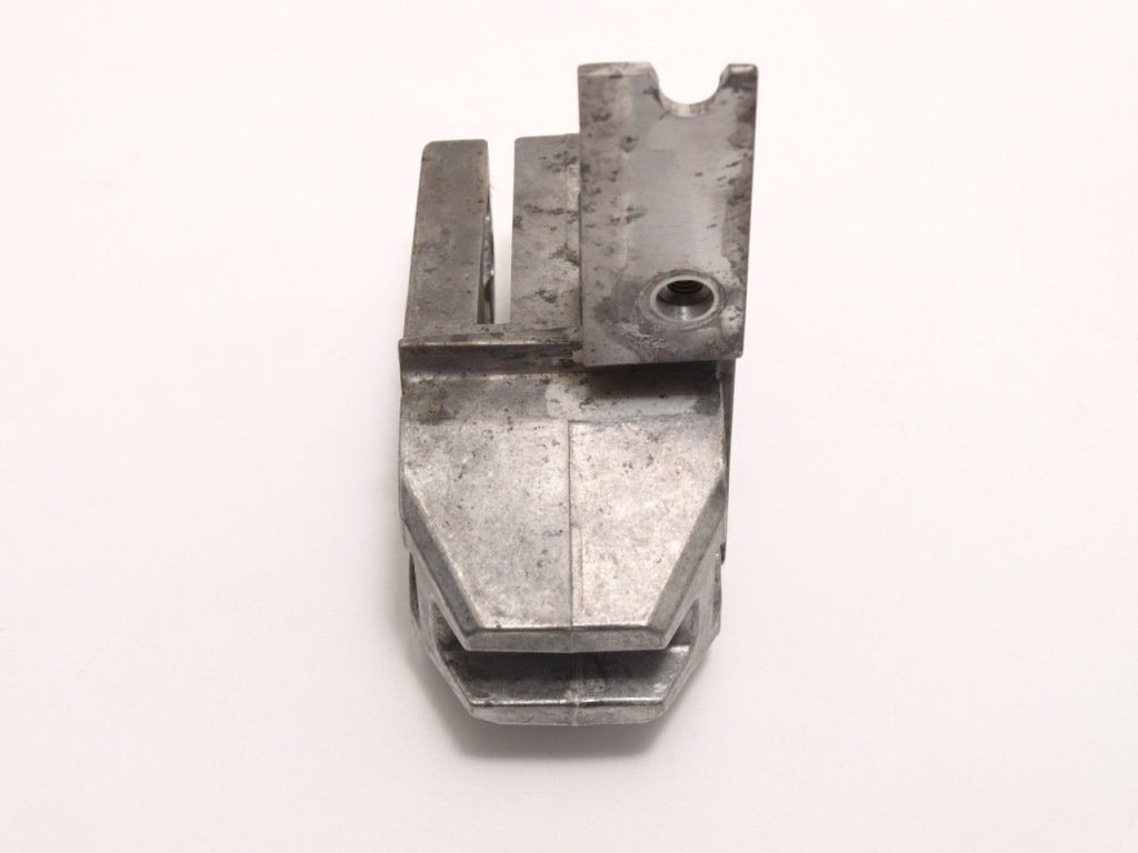 Купити Bmw адаптер правий dół 51118737338, 8737338