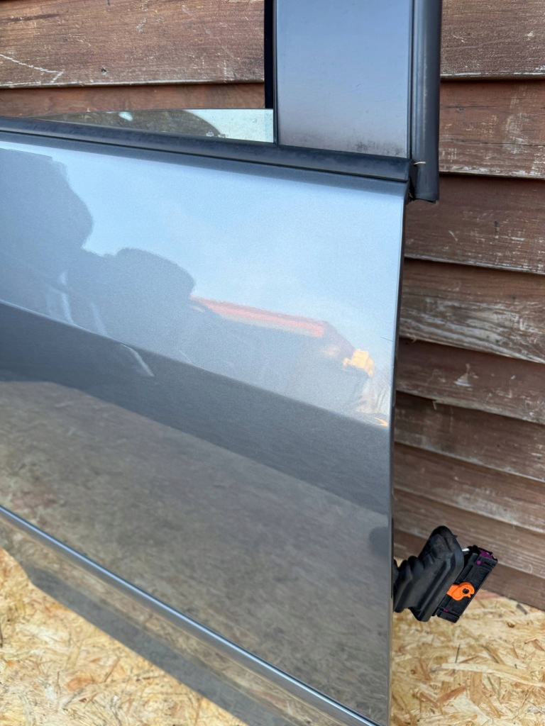 Дверь задние правый  сторона volkswagen golf plus цвет la7t с Разборки