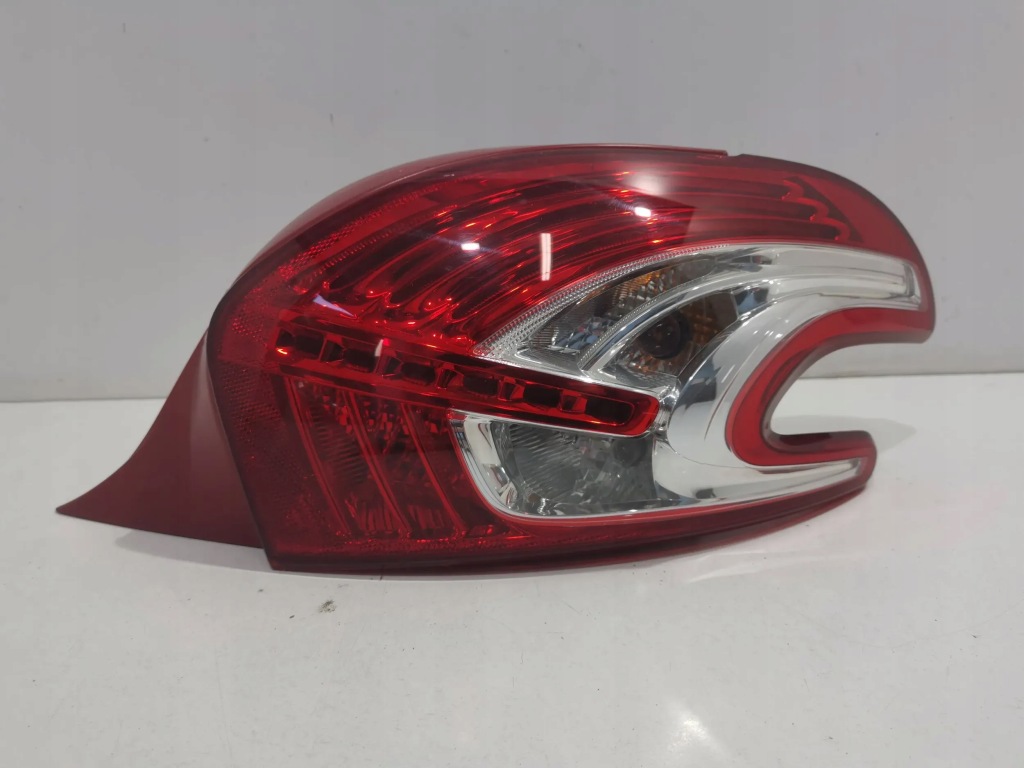 Peugeot 208 12- фара правая  задний led исправный Недорого