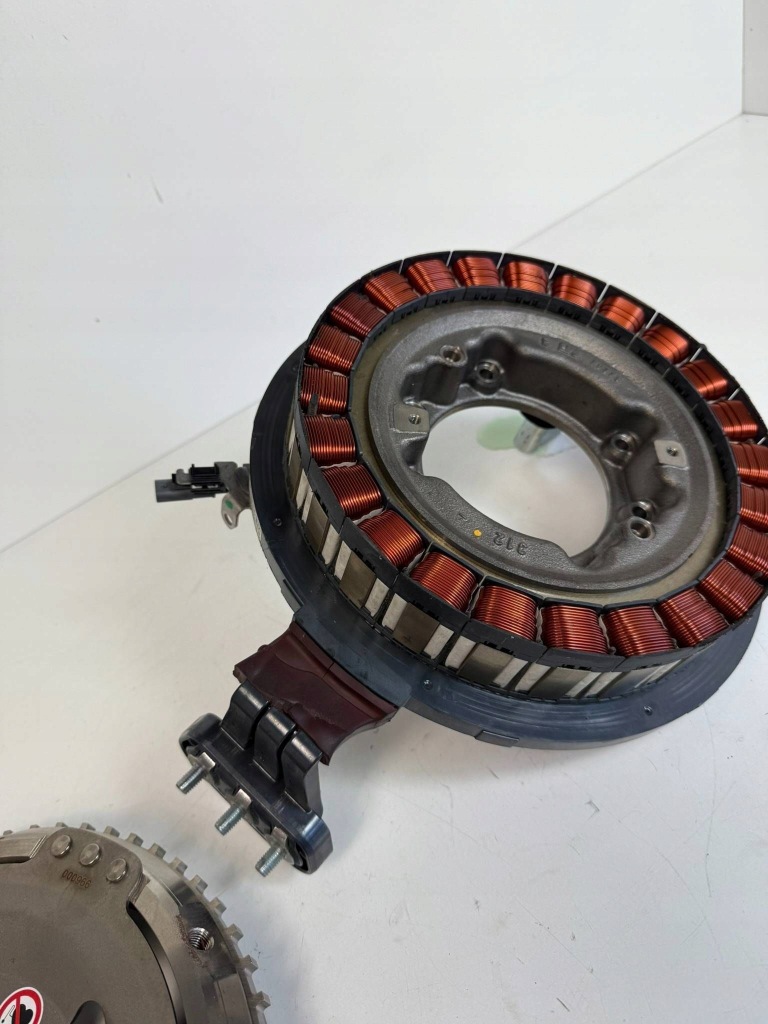 фото №7, Volvo v60 ii t8 2022 генератор 31491811 сцепление двигатель