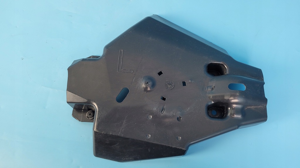 фото №10, Mercedes w206 c200 защита рычага sprężynowego левая a2063528101