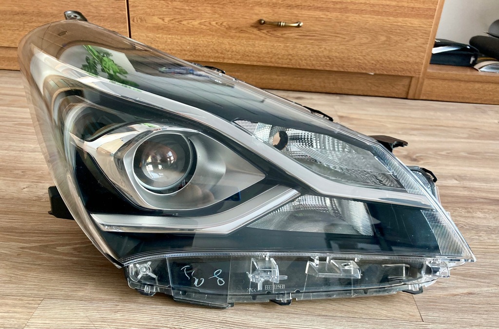 фото №1, Фара toyota yaris iii lift правый линза 17-