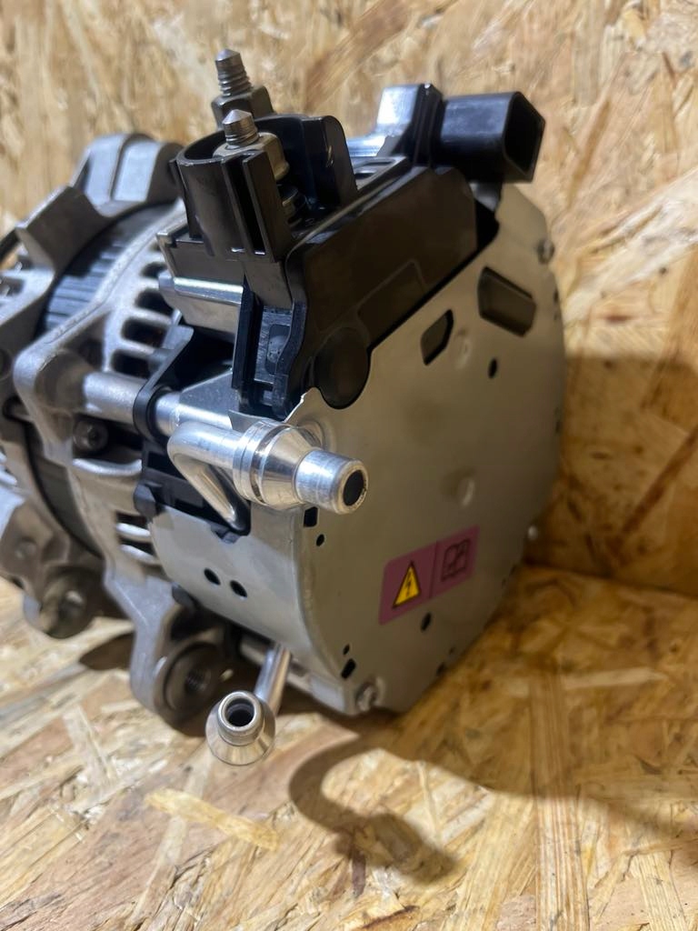 Комплектный  генератор bmw x3 g01 / x4 g02 24r 5km 8490538 nówka оригинал Недорого