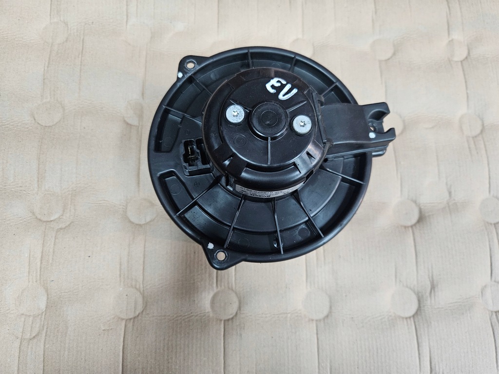 фото №1, Toyota avensis t25 03-08 вентилятор отопителя салона