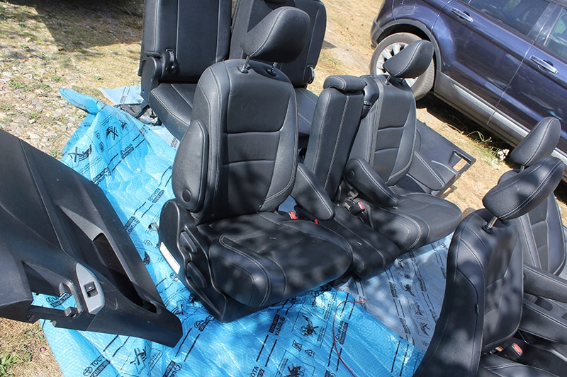 фото №7, Toyota sienna 2016 сиденья комплект кожа czarna igł