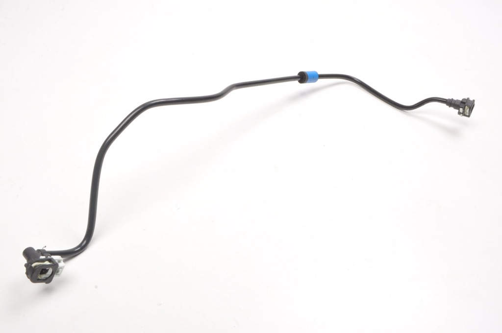 Купить Aston martin vantage 4.7 шланг топлива 8888776522