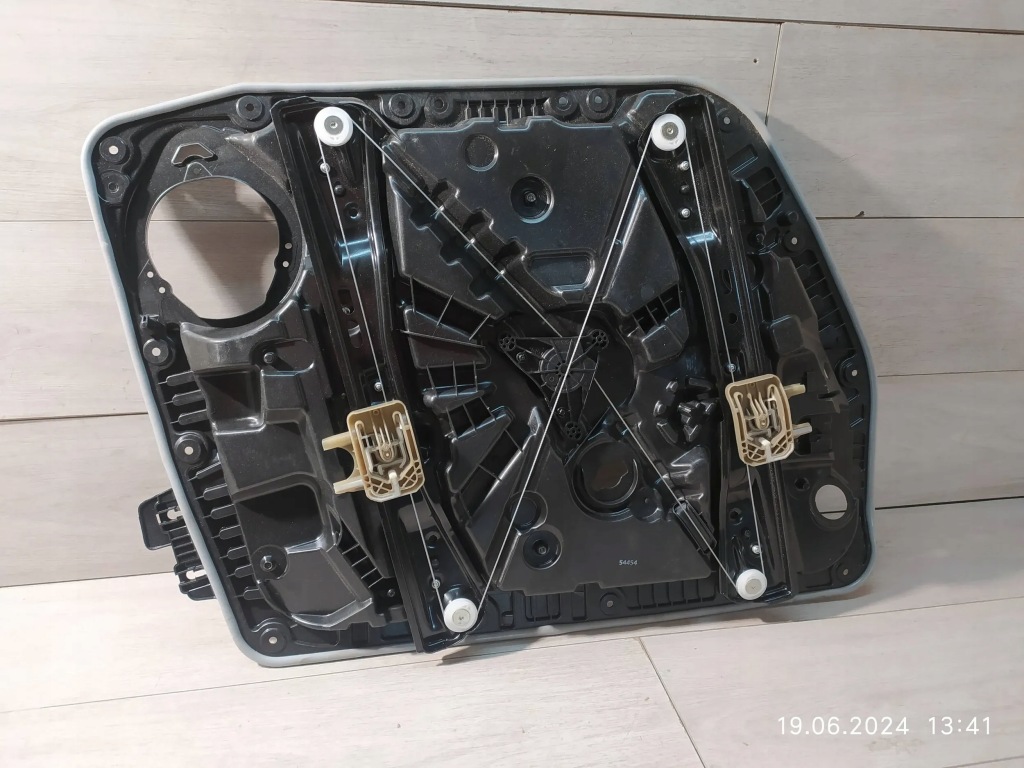 8905. mercedes gla w247 підйомники скло правий перед a2477202006 в Україні