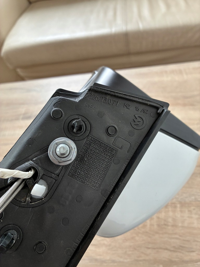 Peugeot 208 i зеркало левая перед oem 232673077 Недорого