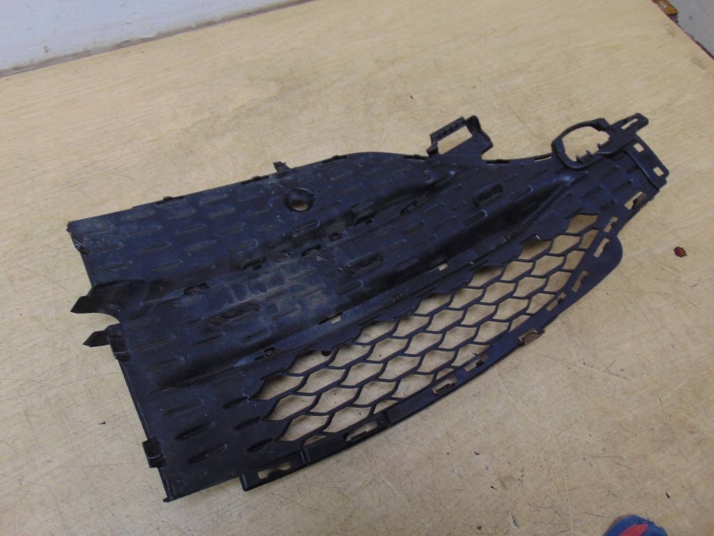 Решітка w бампер права mercedes gle a1678857503 в Україні