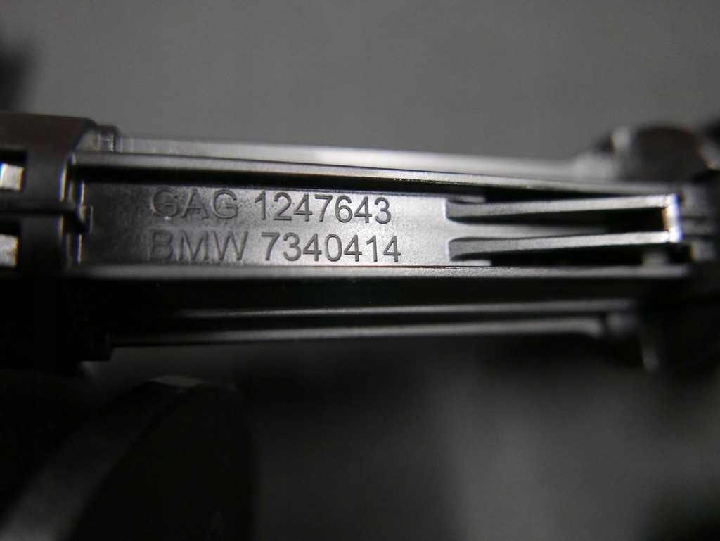 фото №5, Bmw f10 f11 f15 направляющая подголовник задняя 7340414