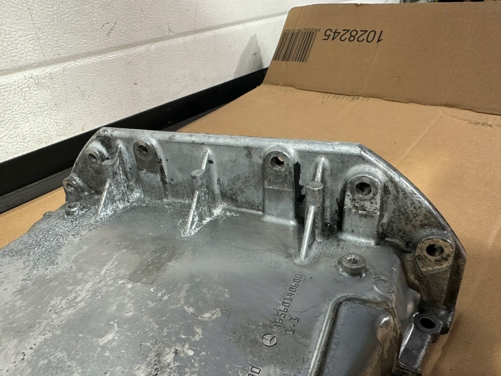 Піддон масляна, піддон оливи, mercedes a6560140600 в Україні