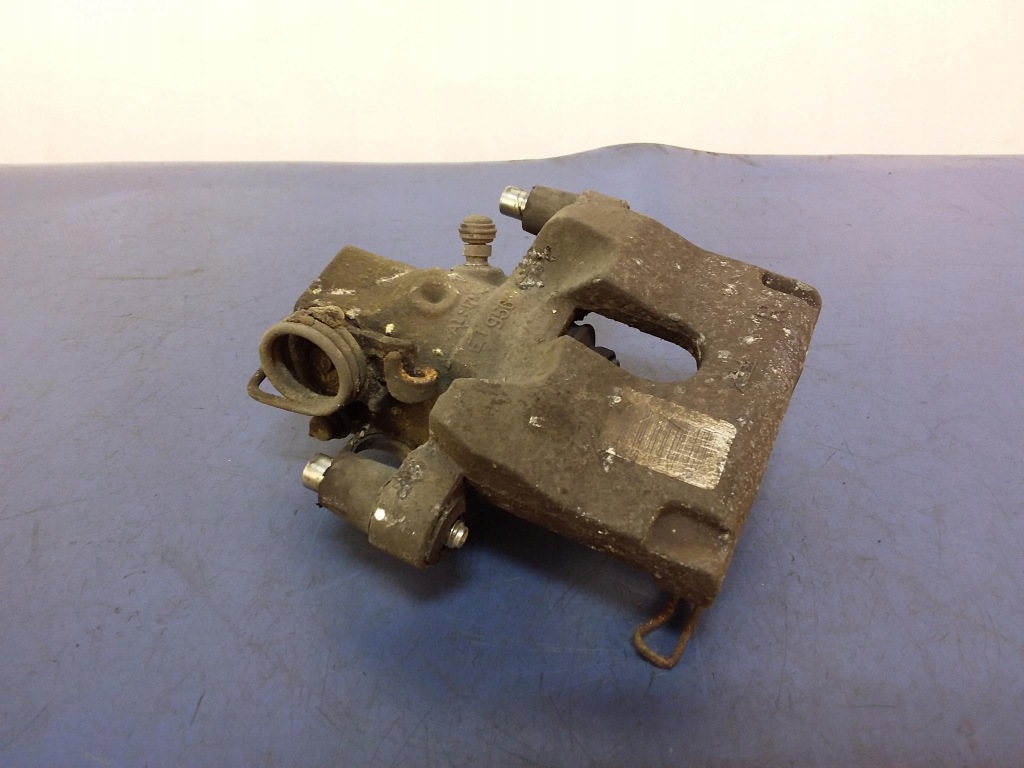 фото №1, Citroen c5 iii 2.0 hdi sedan супорт задня правий