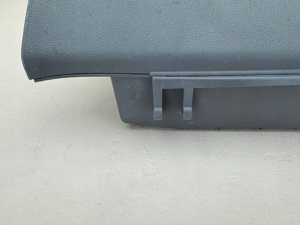 фото №8, Hyundai h350 14r- нижний бардачок консоли 84722-59000