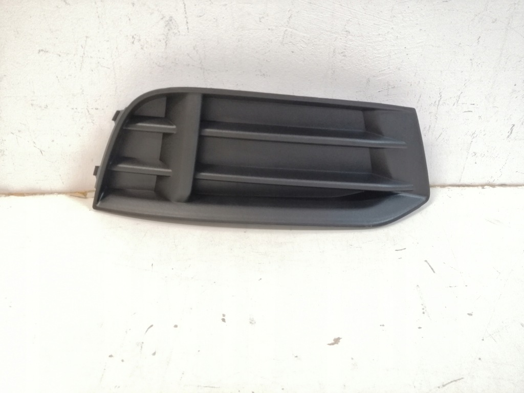 Ґрати заглушки бампера audi a3 16- 20 8v5 sedan в Україні