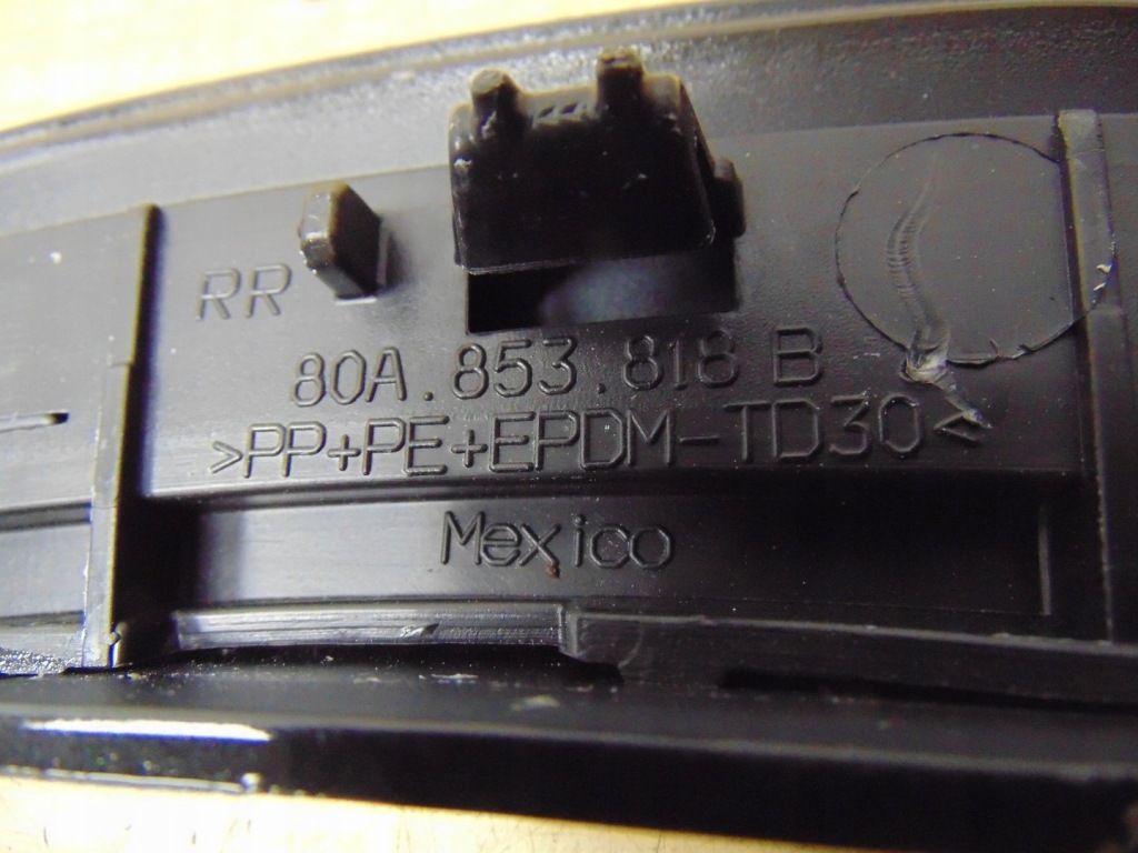 фото №15, Молдинг накладка крыла правый задняя audi q5 ii 80a853818b