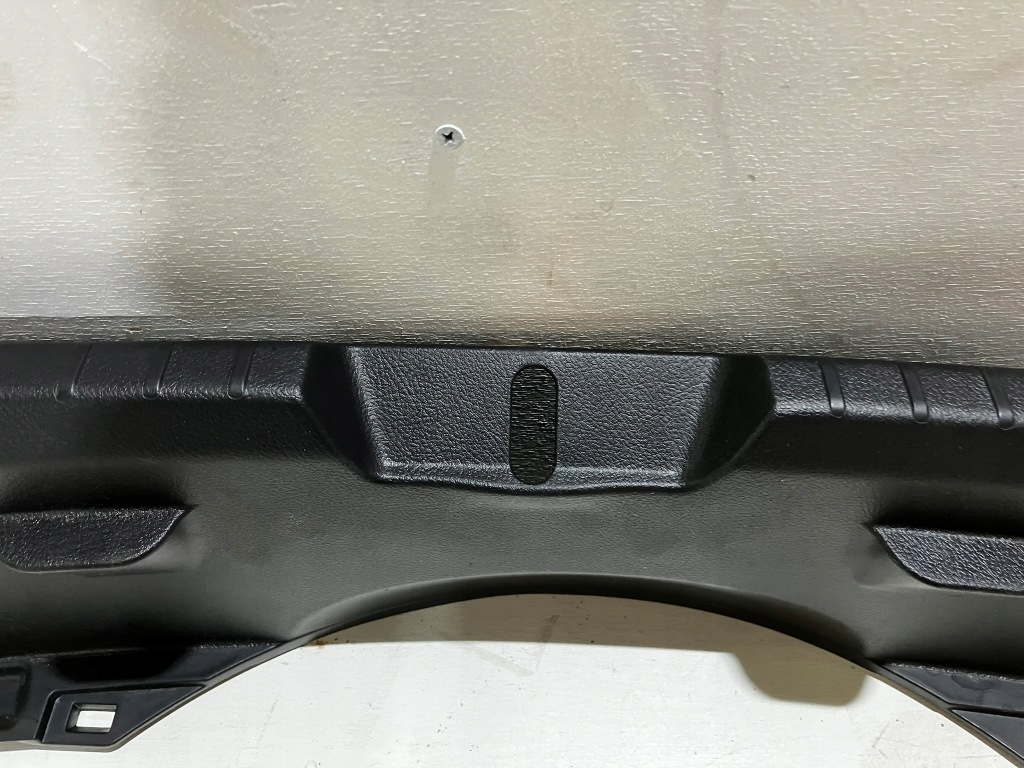 Yaris 3 накладка порог багажника поперечина заднего с Разборки
