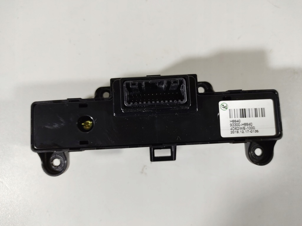 фото №16, Kia stonic 17- панель керування вимикач 93300-h8840