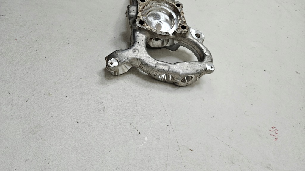 фото №6, Mercedes-benz оригинальный номер 2221901 поворотный кулак лапа