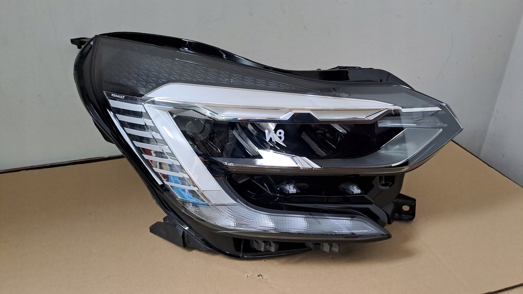 фото №1, Renault captur ii 19- лампа права перед full led 260104095r eu