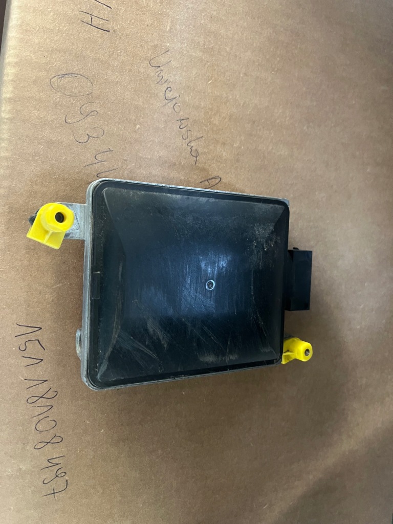 Audi a4 a5 q5 ассистент поперечина радар правая  задний 8t0907566b Оригинал