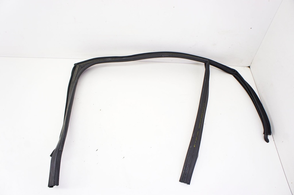 фото №5, Nr156 skoda fabia iv 21- прокладка стекло правый задняя