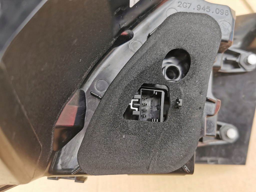 фото №10, Vw taigo 2g7 led лампа правая задняя задняя b.ładna 2g7945096