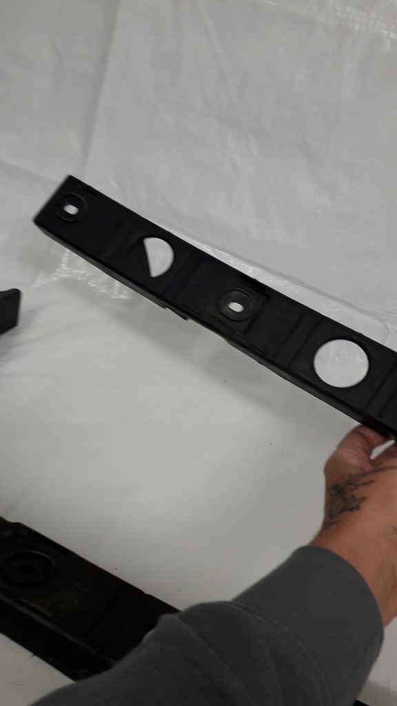 фото №9, Seat altea направляющая бампера задняя правый 5p0807864b