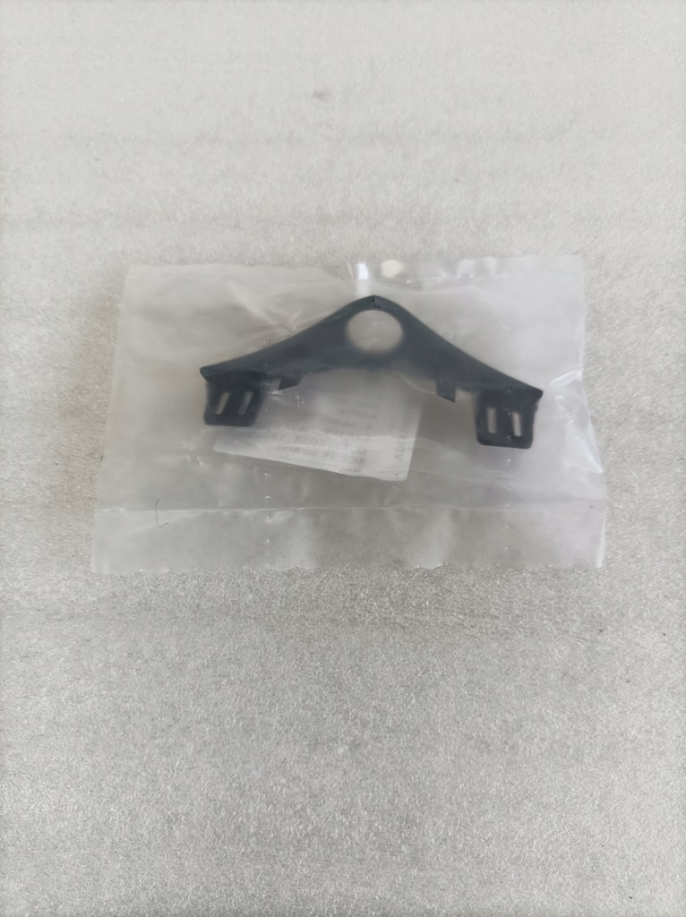 фото №1, Кронштейн заглушка камеры audi a4 b9 lift 8w0853140f