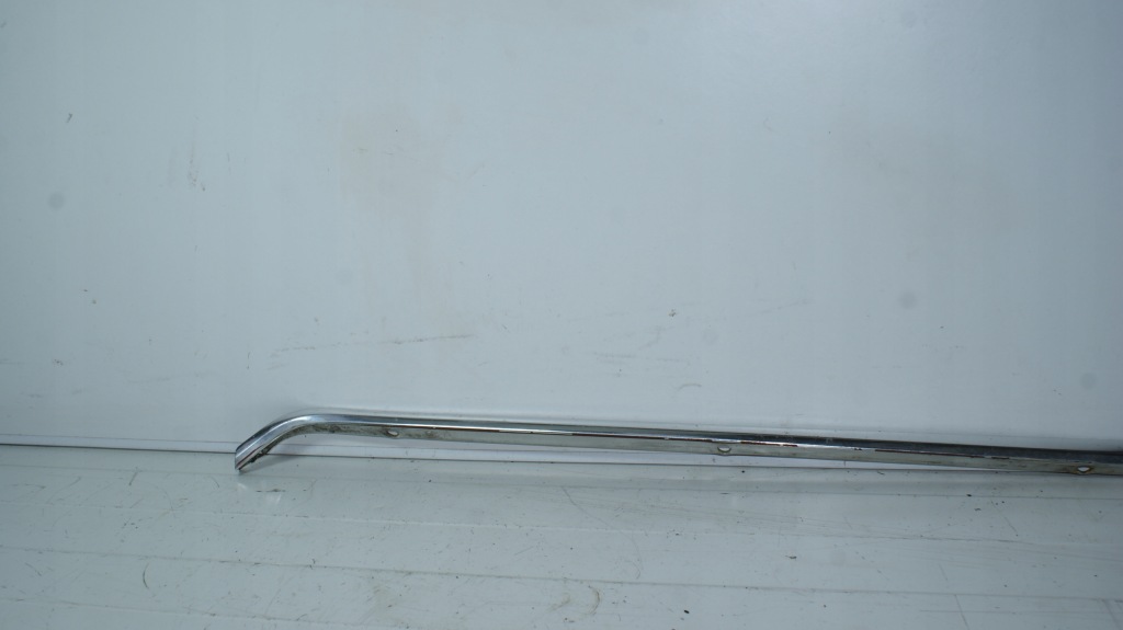 Mercedes r107 sl slc молдинг хром стійка a права 1076981001 Доставка