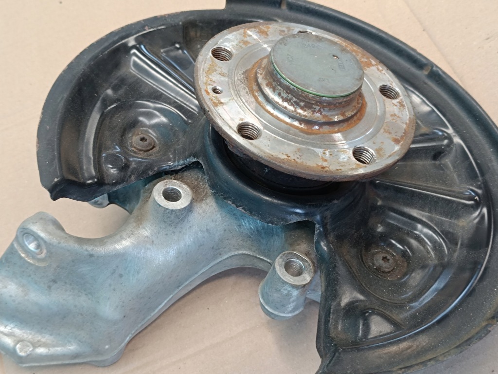 фото №1, Vw arteon shooting brake 1.4 ehybrid 2022 r поворотный кулак правый задняя 3q0501117a