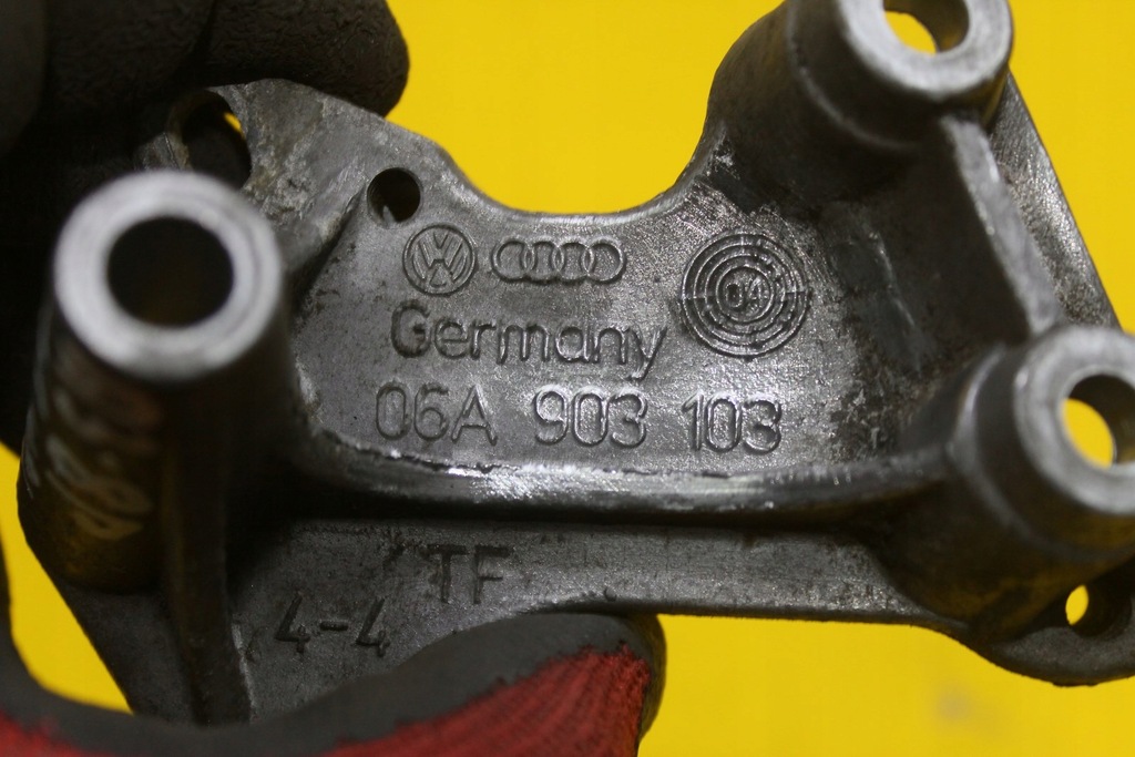 фото №6, Кронштейн кронштейн катушки 06a903103 a3 8p 1.6 mpi