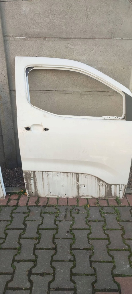 Дверь передние перед сторона правая peugeot rifter 72223 Недорого