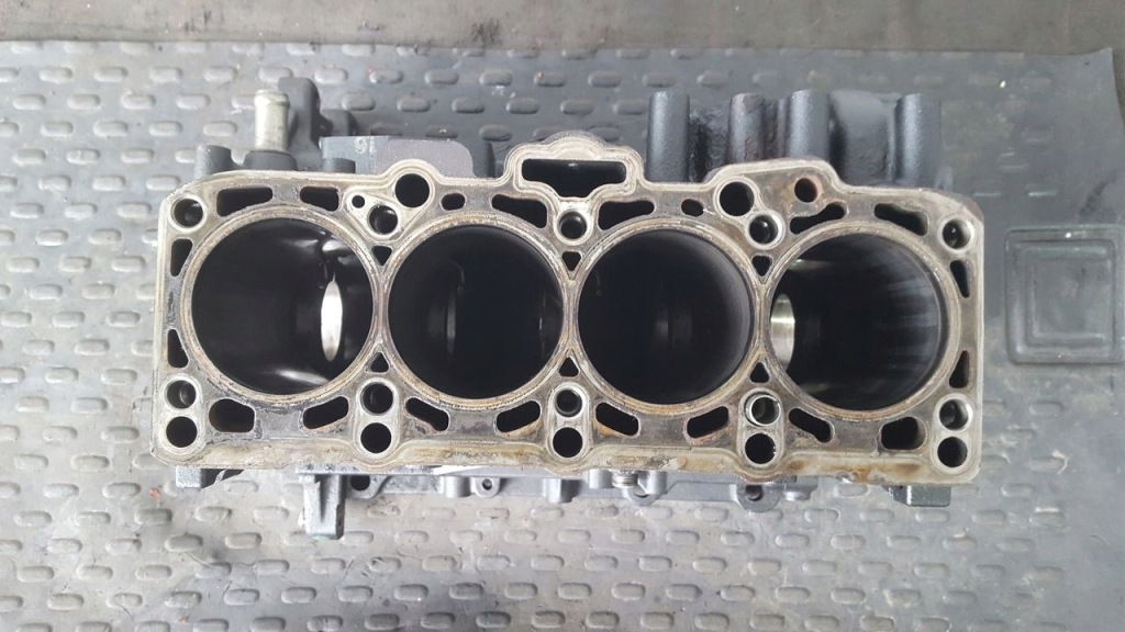 фото №1, Блок двигуна azv vw touran 2,0 tdi