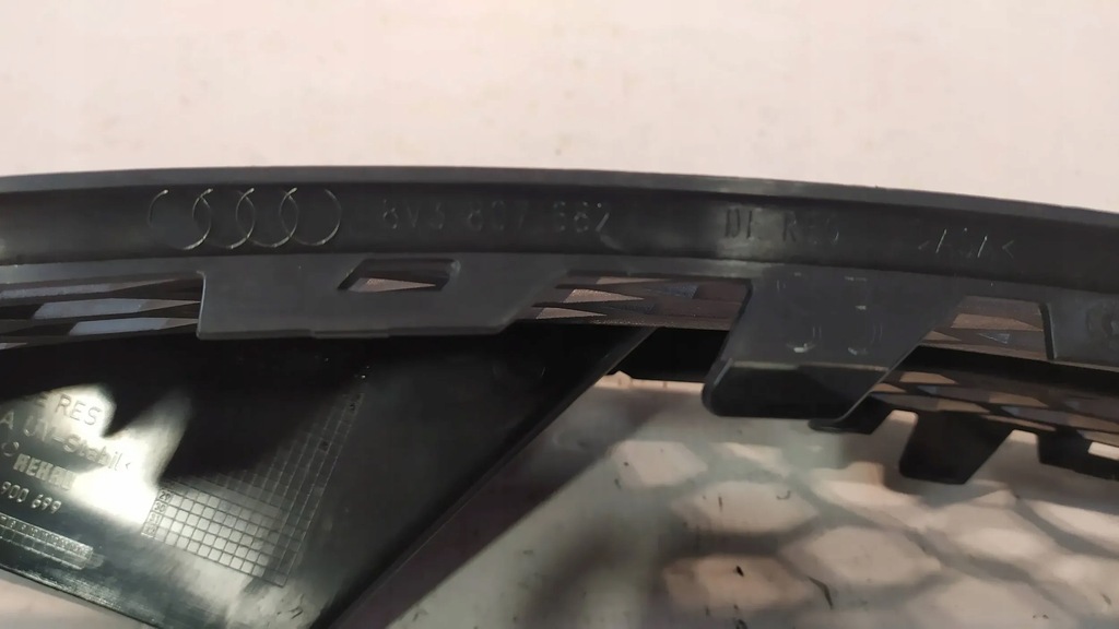 фото №10, Решётка бампера правый перед audi a3 8v