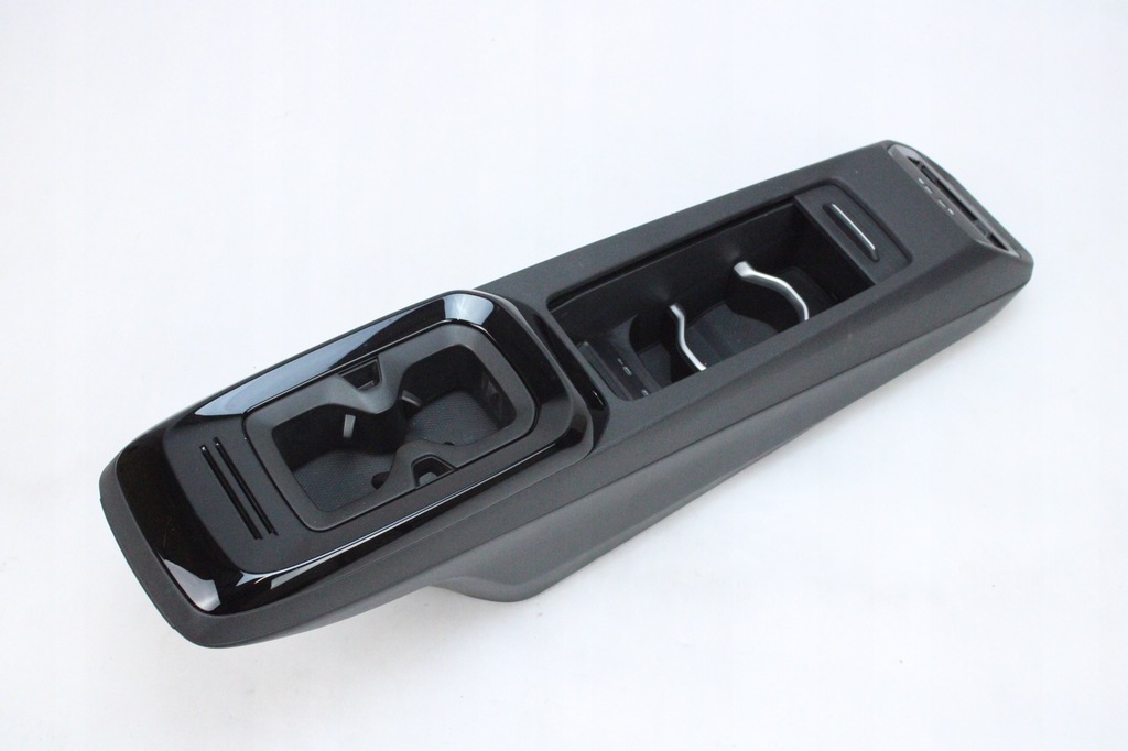 фото №15, Салон сиденья ковши обшивки дверь туннель volkswagen id.4 europa