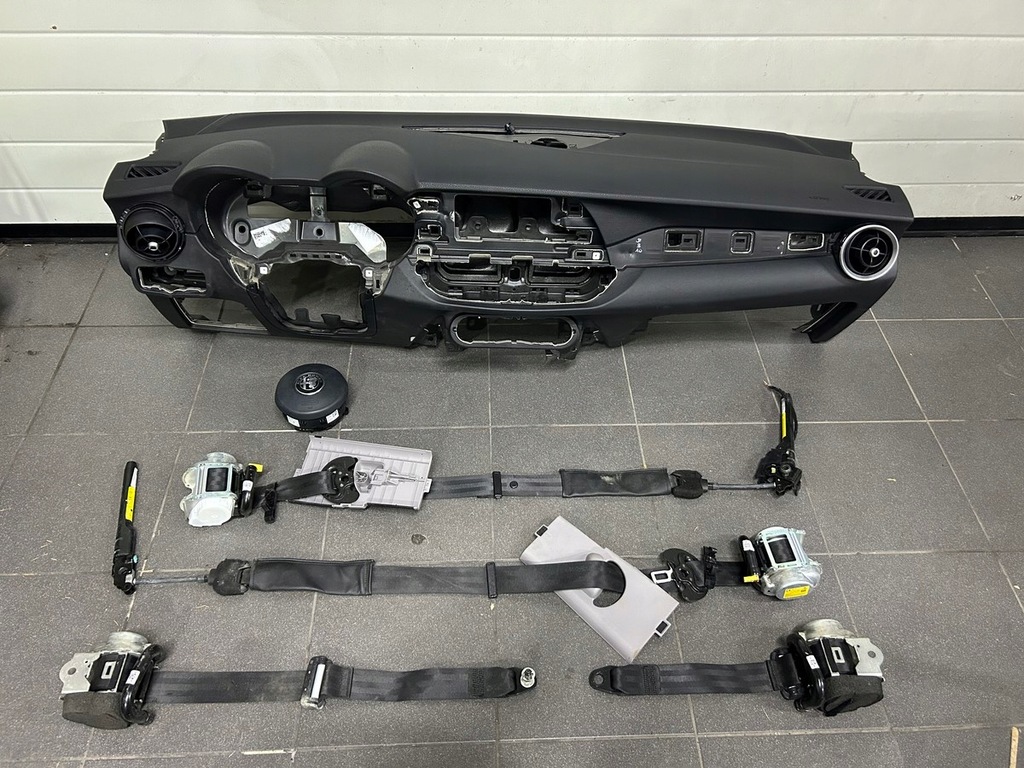 фото №1, Alfa romeo stelvio консоль ремни подушки безопасности демонтаж подушка безопасности