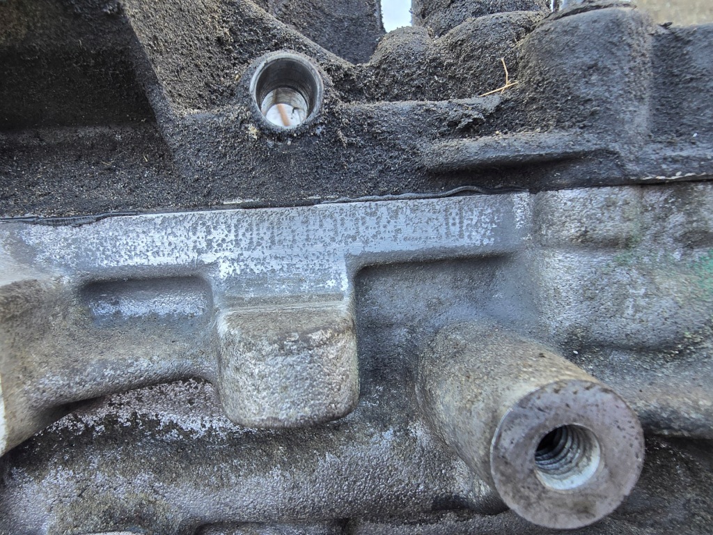 Головка комплектная валы master 2.3 dci m9t 8200519994m герметичная с Разборки