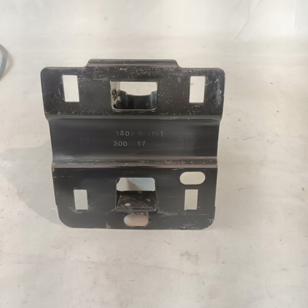 фото №10, Dodge ram 09- кронштейн бампера правый 13dsr1751