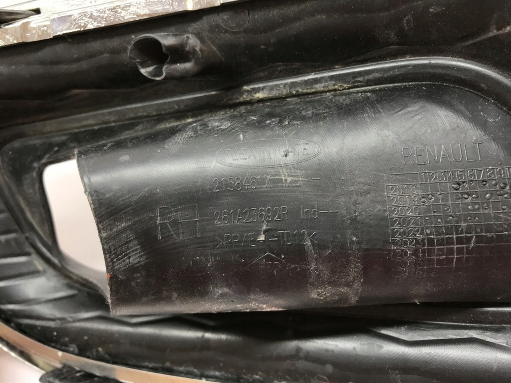 фото №11, Renault kadjar решітка бампер перед права 261a20664r