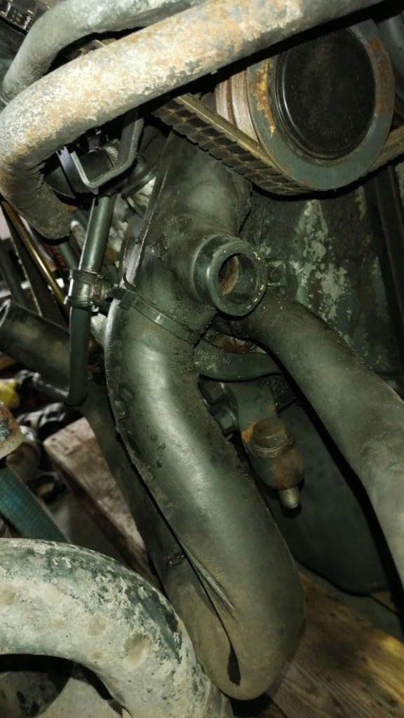 Шланг тройник гумовий радіатора mercedes 809 811 Оригінал